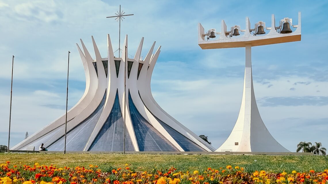sinos-catedral-brasilia-df